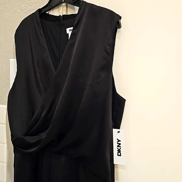 NWT DKNY Sleeveless V-line Side Slit Pleated Front Dress Size 14 Black - Picture 14 of 16
